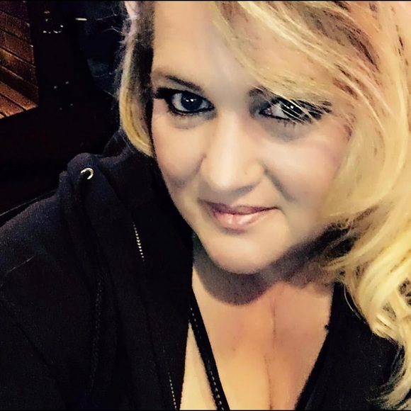 Meet your Posher, Lisa - Picture 1 of 1